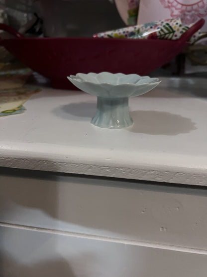 Stoneware Scalloped Pedestal Dish 3.5"